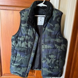 Gap boys vest- small